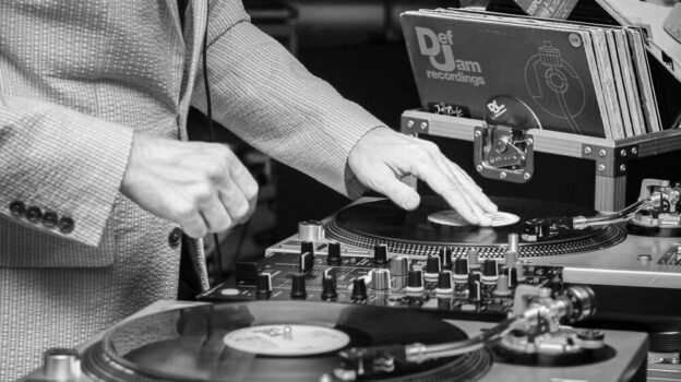 Vinyl DJ Nights – Lord Oscillator