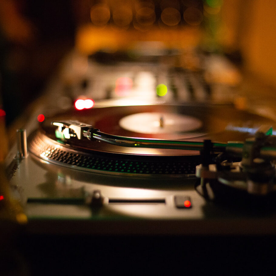 Vinyl DJ Nights – DJ Joei Supernova