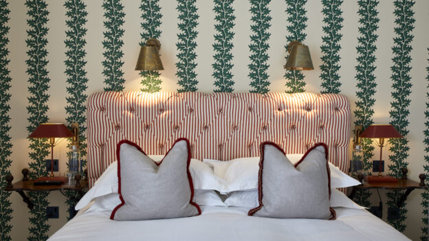 A WEEKEND IN NOTTING HILL